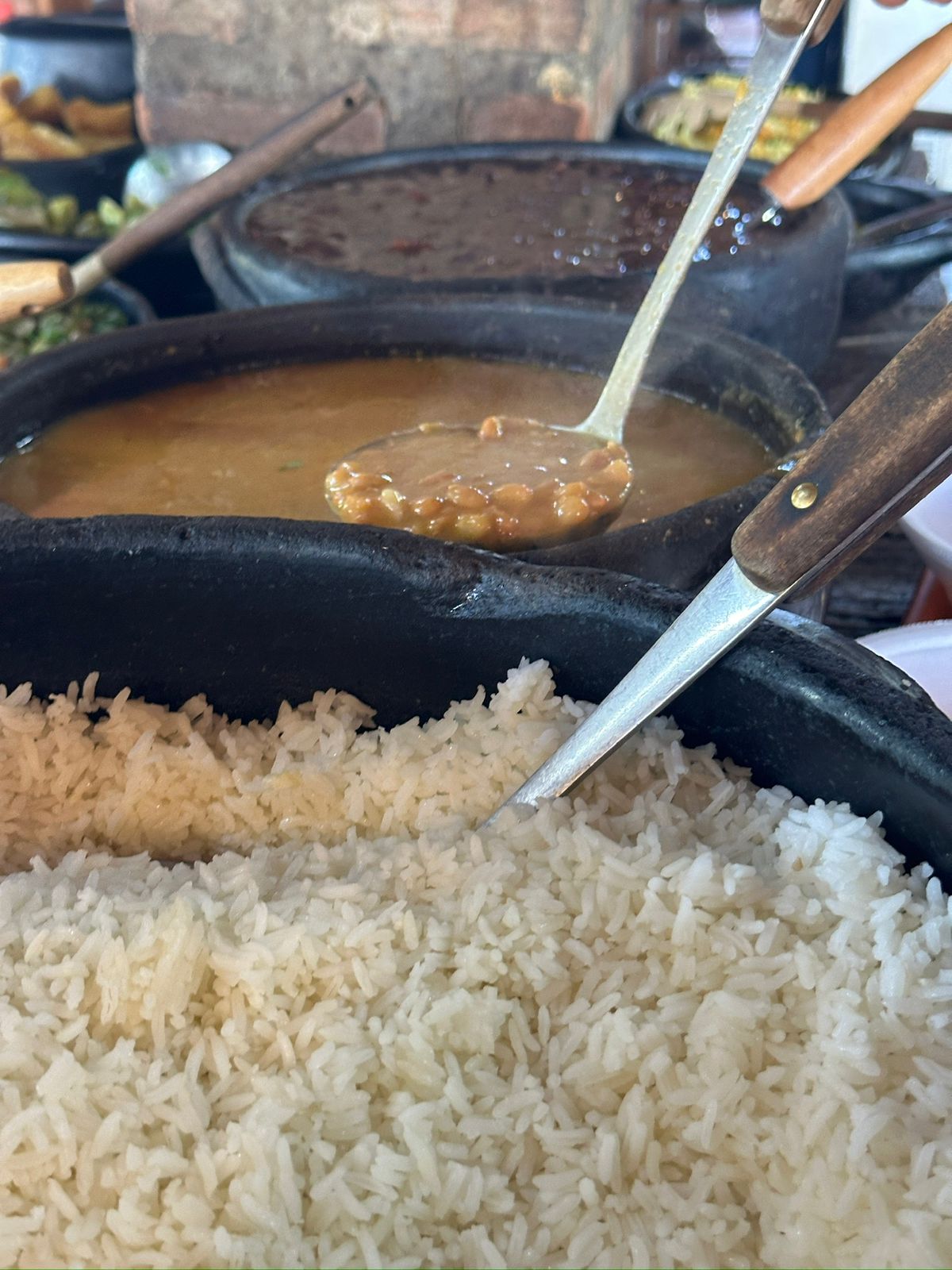 Arroz e feijão na panela